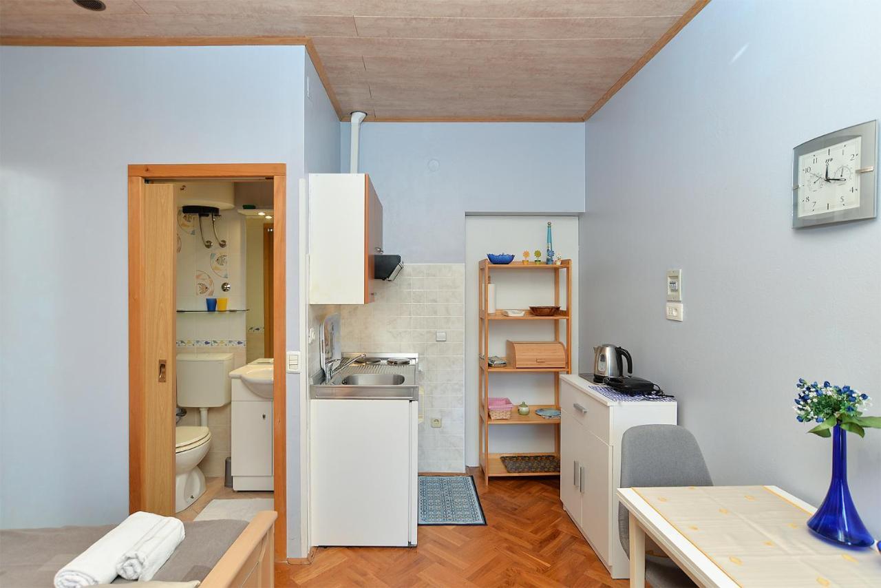 Apartments Jasna 1128 Fazana Exterior photo